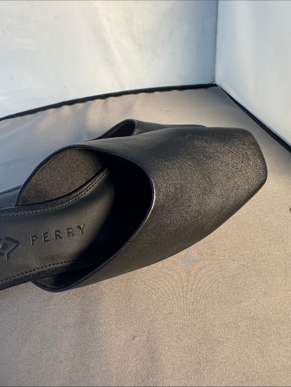 Katy Perry woman’s‎ size 9.5 Black Leather Slip-On Mules - Picture 3 of 7